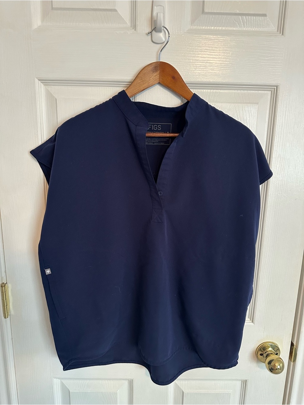 FIGS Navy Rafaela Scrub Top and Zamora Scrub Jogger Bottom Medium - Picture 2 of 7